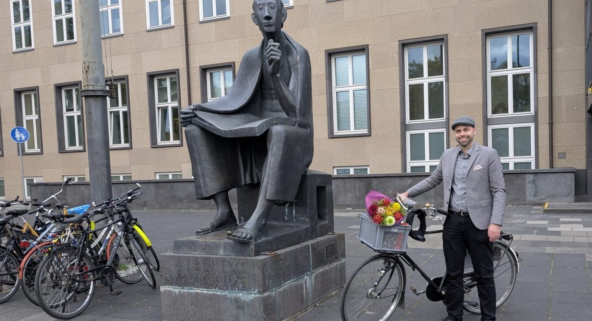 Felix Feldhofer promoviert magna cum laude: Neue Perspektiven auf Fahrradinfrastruktur in den Niederlanden Felix Feldhofer promoviert magna cum laude: Neue Perspektiven auf Fahrradinfrastruktur in den Niederlanden